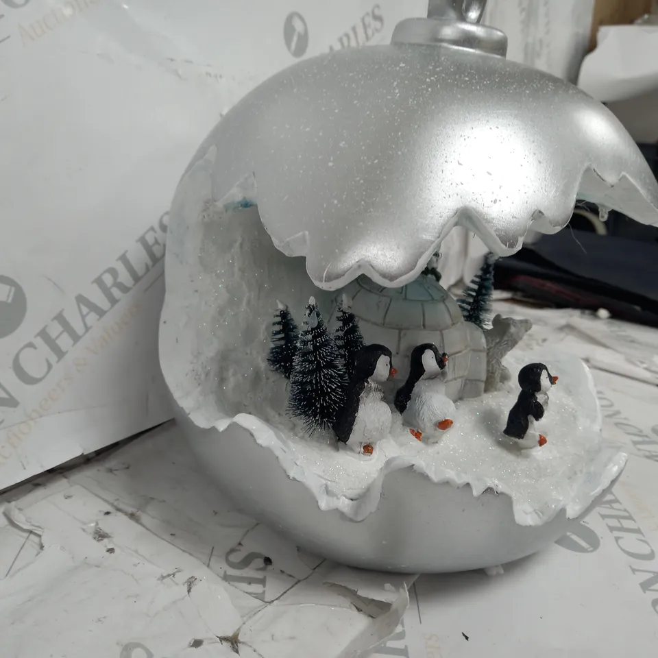 CHRISTMAS DETAILED BAUBLE DECORATION