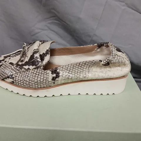 CALPIERRE SNAKE PRINT LOAFERS – WOMEN’S DESIGNER SHOES, UK 6.5 (EU 39)