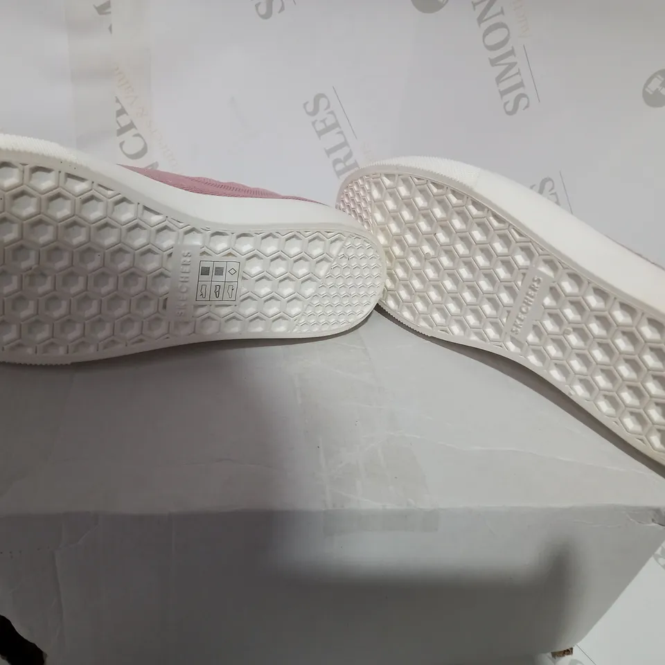 BOXED PAIR OF SKECHERS BLUSH TRAINERS - SIZE 5
