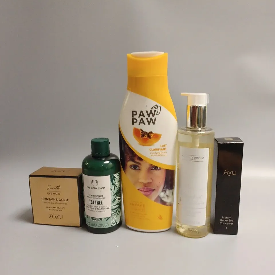 LOT OF APPROXIMATELY 20 COSMETICS ITEMS TO INCLUDE SHAMPOO , HAND WASH , EYE MASKS 