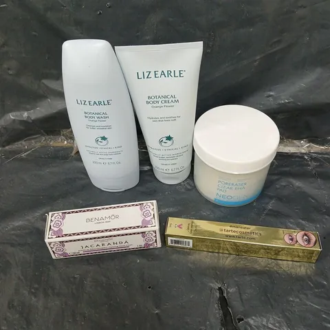 APPROXIMATELY 20 ASSORTED HEALTH AND BEAUTY PRODUCTS TO INCLUDE BODY CREAM, CLEANSER PADS, BODY WASH ETC