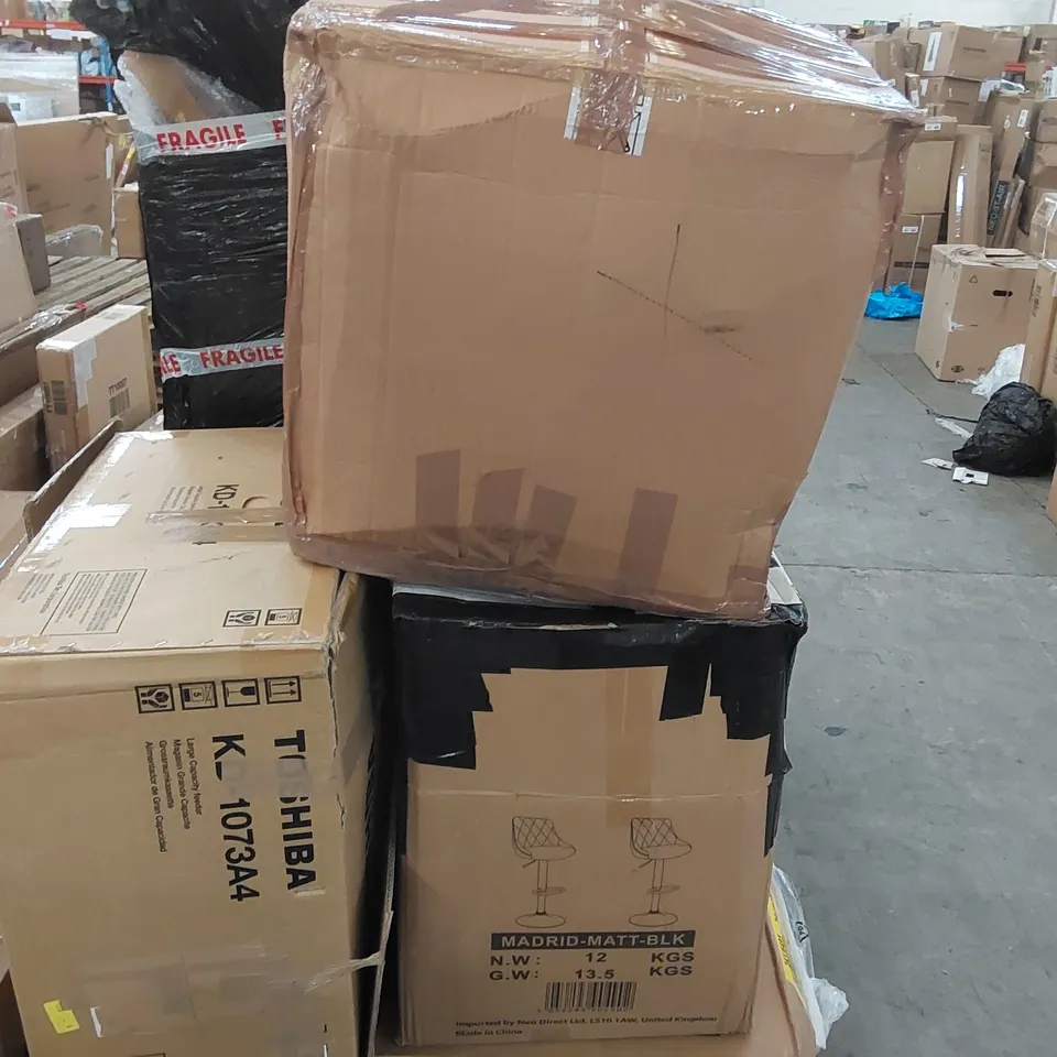 PALLET OF ASSORTED CONSUMER PRODUCTS/FURNITURE PARTS 