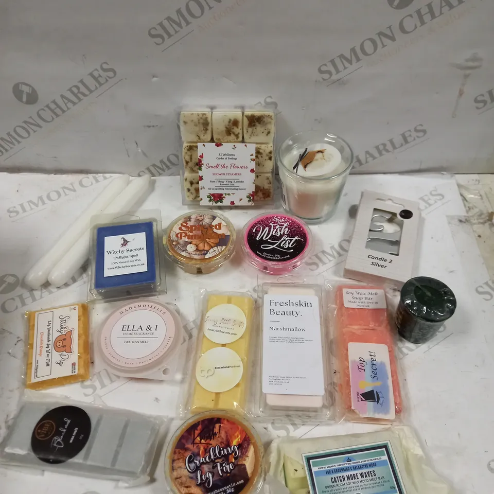 BOX OF APPROXIMATELY 30 ASSORTED SCENTED CANDLES ITEMS 
