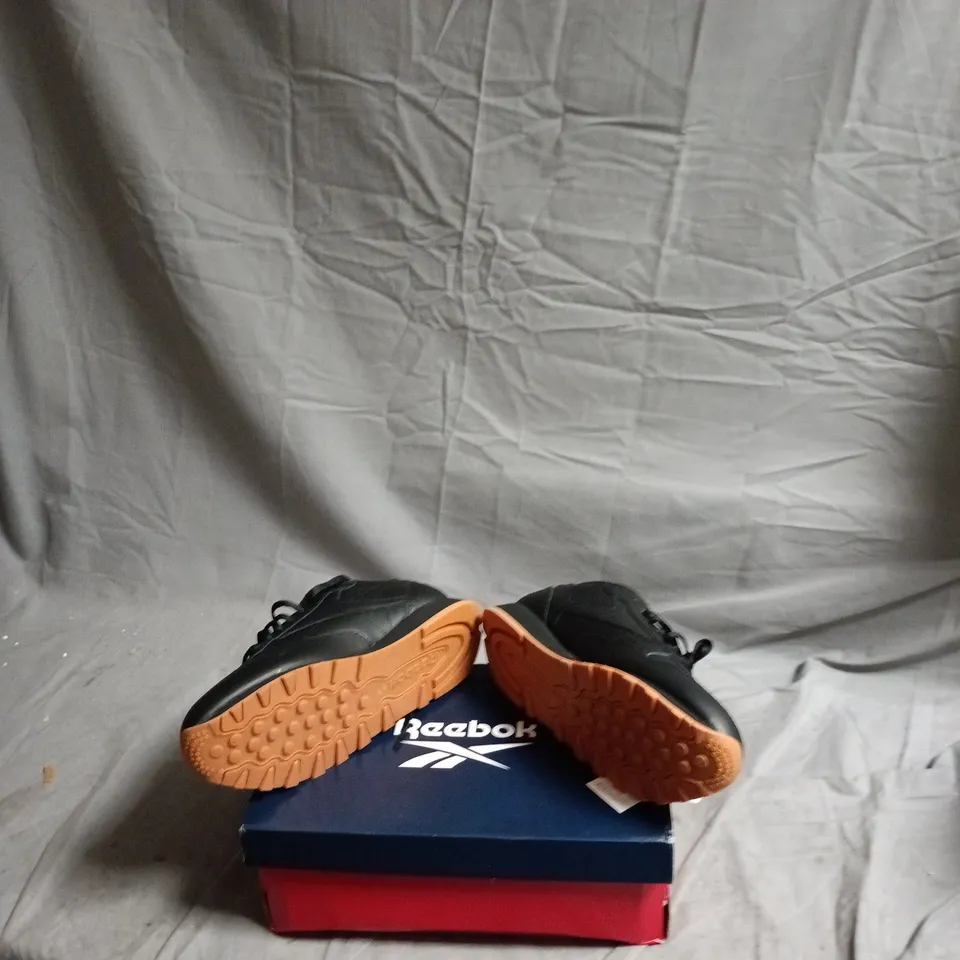 REEBOK CLASSIC LEATHER UNISEX RUNNING SHOES – BLACK, UK 8 (EU 42)