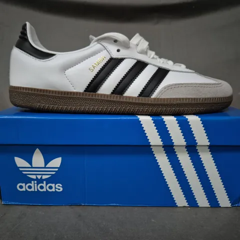 BOXED PAIR OF ADIDAS SAMBA SHOES IN WHITE/BLACK UK SIZE 6