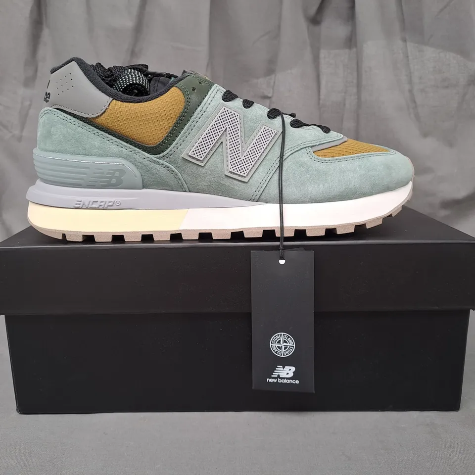 BOXED PAIR OF NEW BALANCE STONE ISLAND SHOES IN GREEN/DIRTY GOLD UK SIZE 8