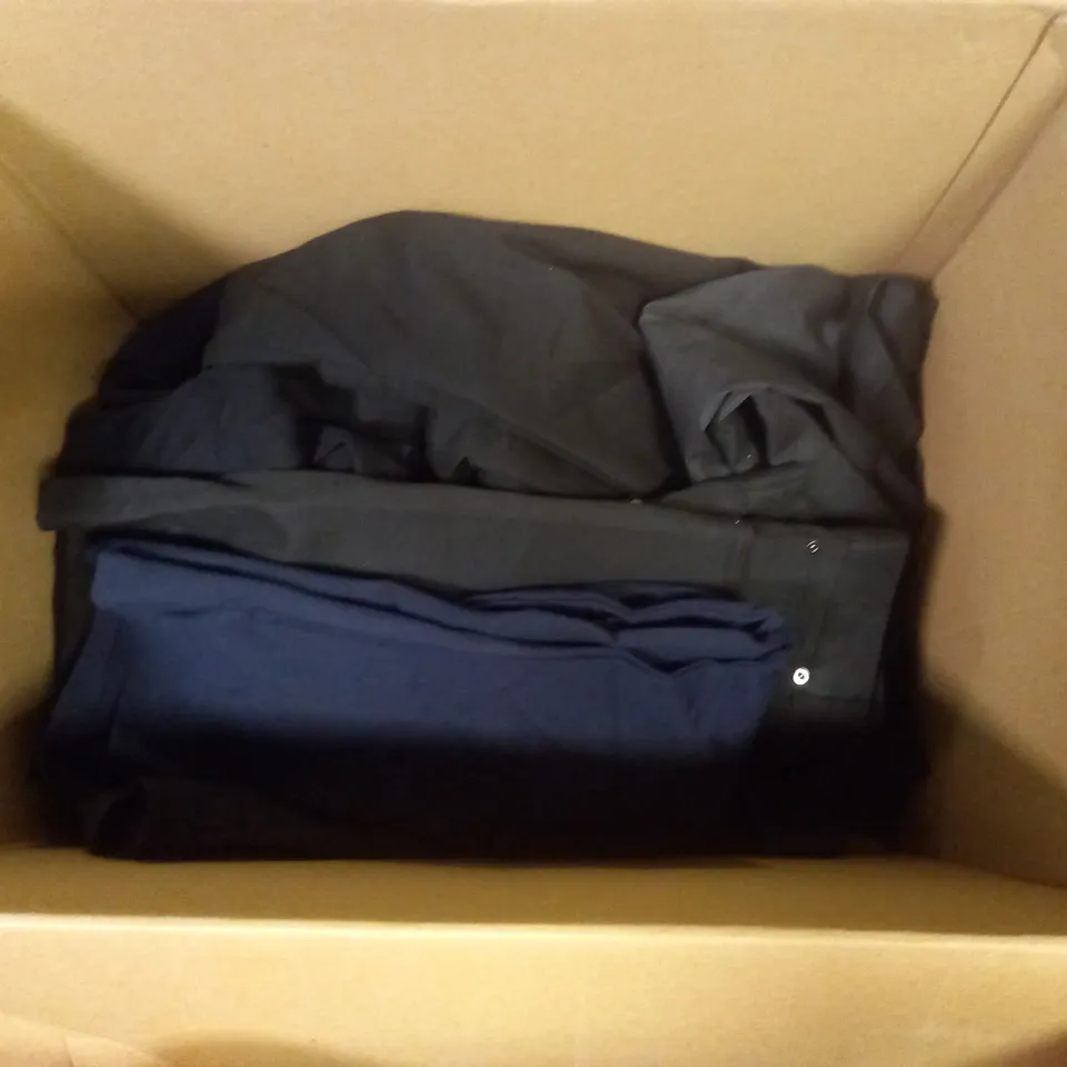 APPROXIMATELY 20 CLOTHING ITEMS TO INCLUDE SHORTS, TROUSERS AND DRESSES VARIOUS SIZES
