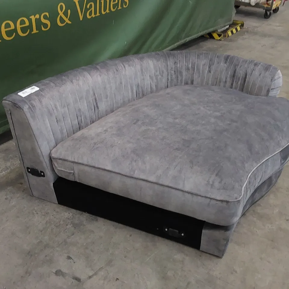 DESIGNER LAID BACK SOFA PIECE UPHOLSTERED IN GREY FABRIC 