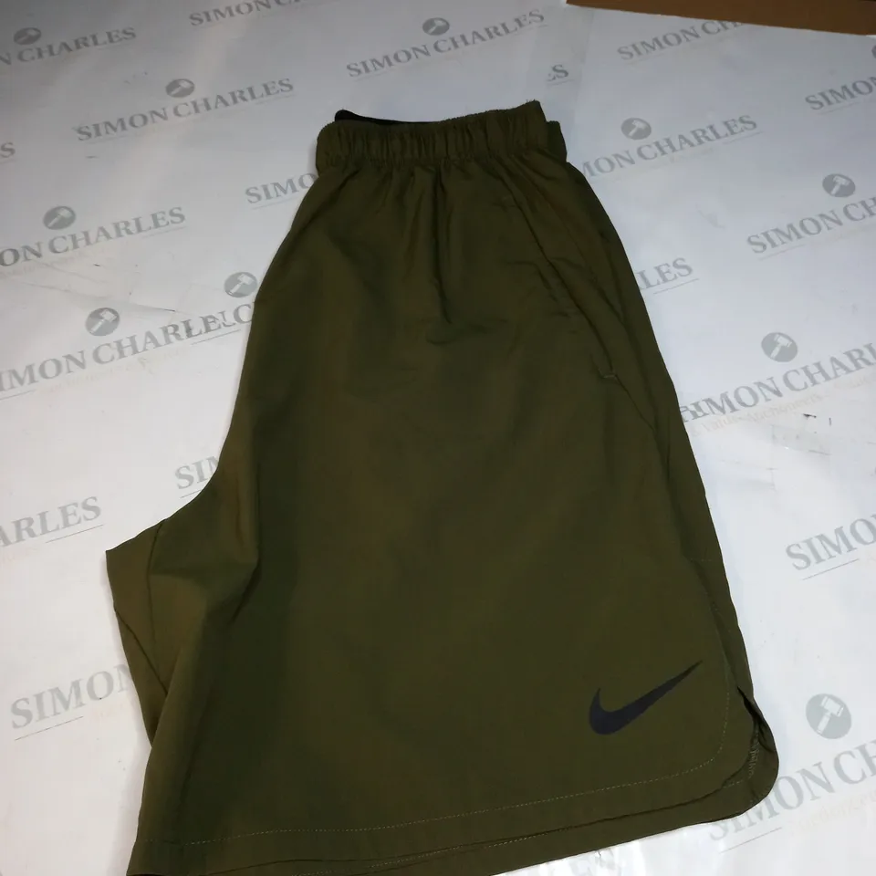 NIEK LOGO KHAKI SHORTS SIZE XL