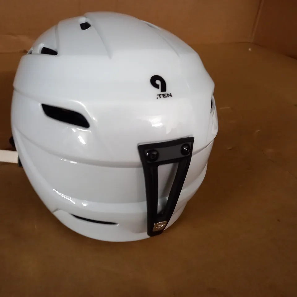 GIRO WHITE HELMET - SIZE UNSPECIFIED