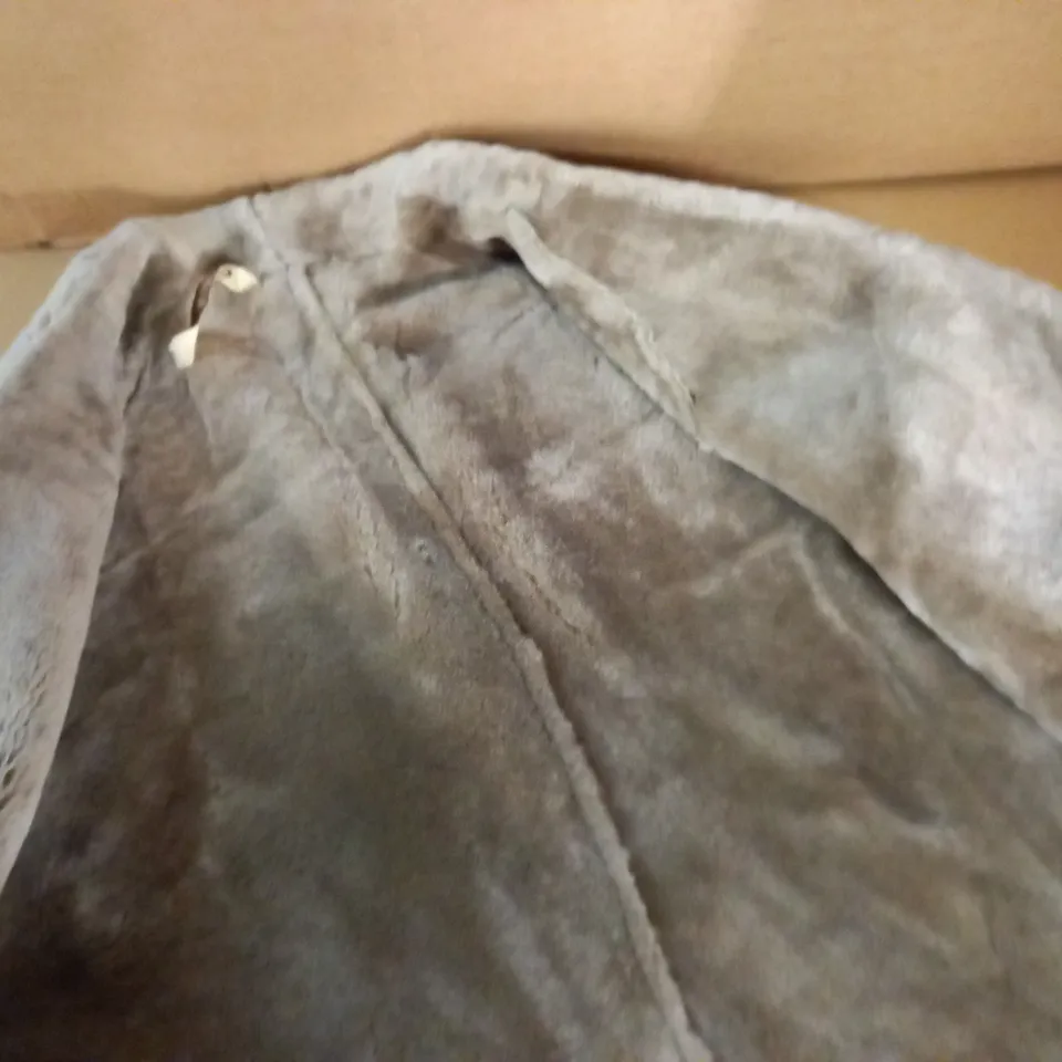 ELTIC CLOTHING SHEEPSKIN COAT - SIZE UNSPECIIFED