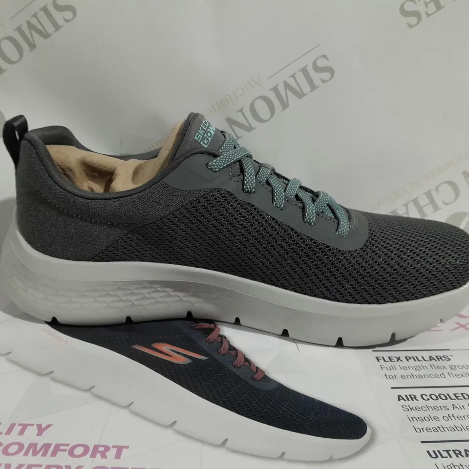 BOXED PAIR OF SKECHERS GOWALK FLEX ALANI TRAINERS IN CHARCOAL - SIZE 6.5