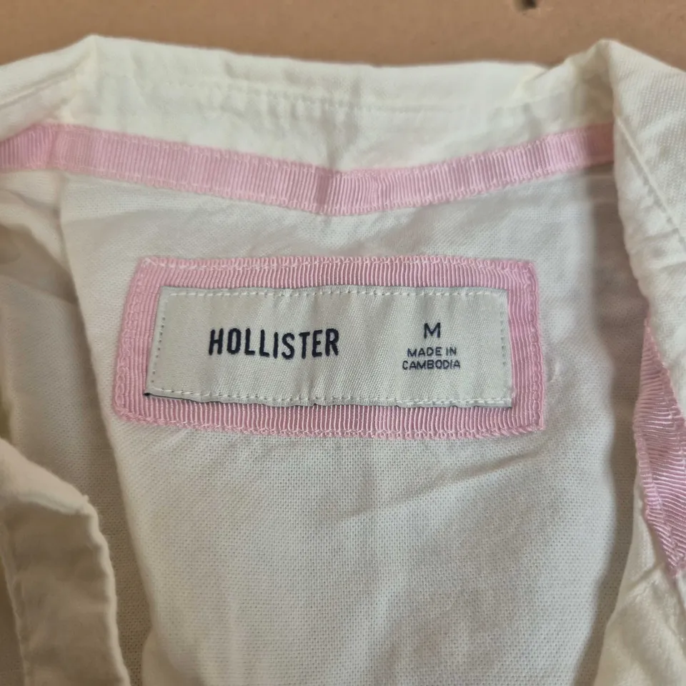 HOLLISTER WHITE SHIRT – SIZE M, WOMEN'S BUTTON-FRONT WITH CHEST POCKETS