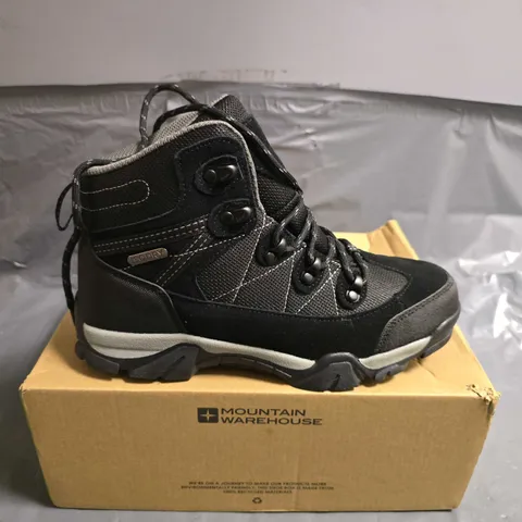 BOXED PAIR OF MOUNTAIN WAREHOUSE TRAIL KIDS WATERPROOF HIKING BOOTS - UK SIZE 5