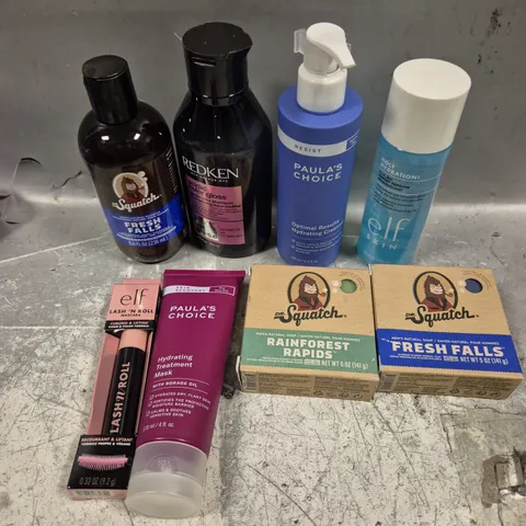 APPROXIMATELY 20 ASSORTED HEALTH & BEAUTY PRODUCTS TO INCLUDE - DR SQUATCH SOAP, ELF MASCARA, PAULA'S CHOICE TREATMENT MASK ETC