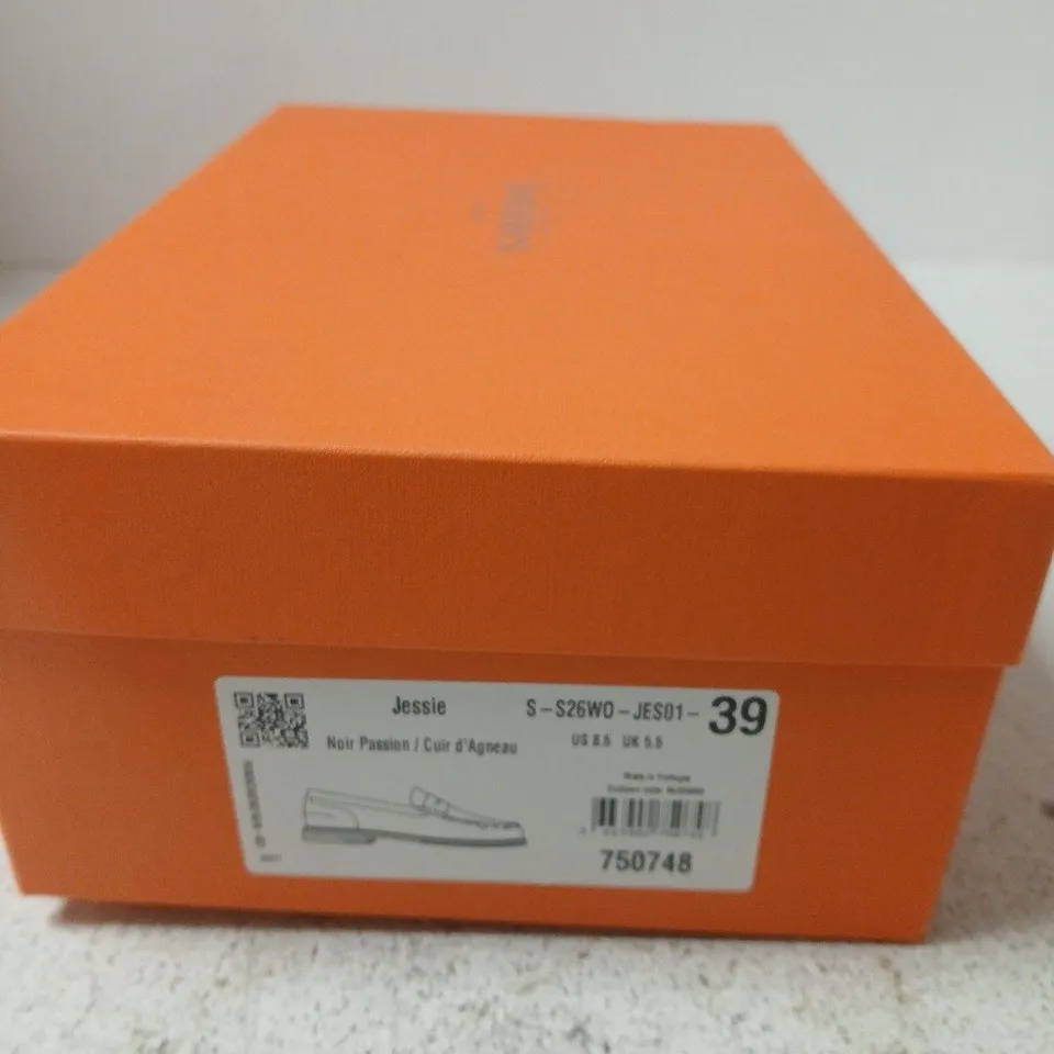 BOXED BOBBIES PARIS MEN'S LEATHER LOAFERS – UK 6 (EU 39)