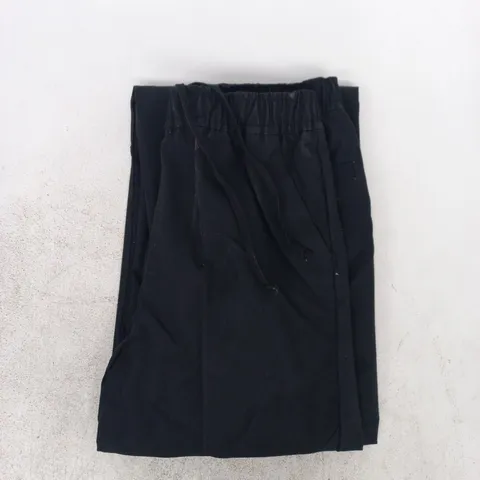 NIKE STANDARD FIT TROUSERS IN BLACK SIZE SMALL