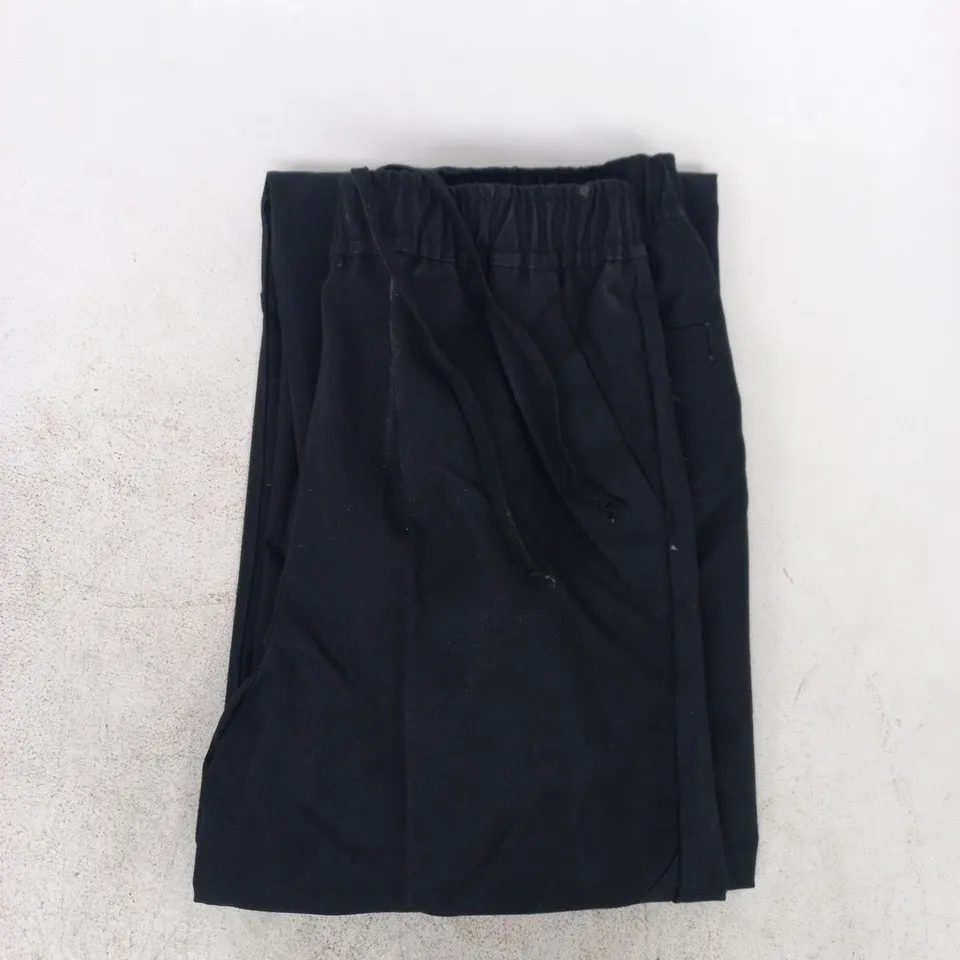 NIKE STANDARD FIT TROUSERS IN BLACK SIZE SMALL