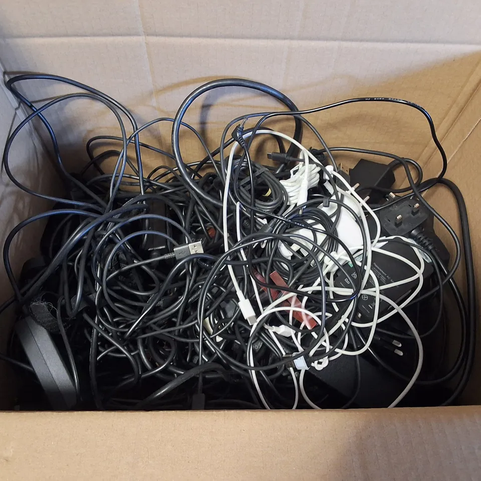 LOT OF ASSORTED POWER SUPPLIES, CABLES AND POWER ADAPTERS TO INCLUDE DELL, HP AND ASUS