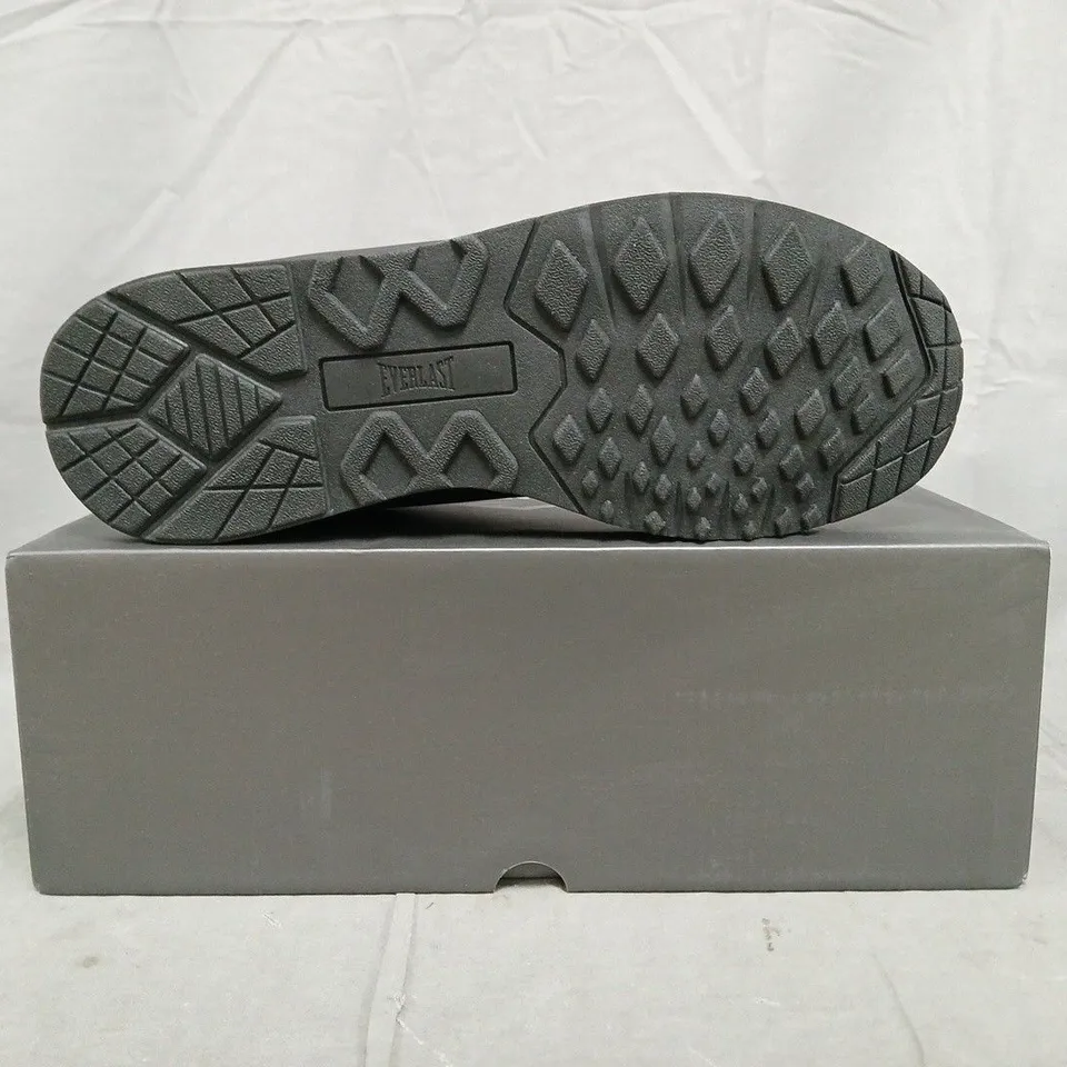 BOXED PAIR OF EVERLAST KAISO SHOES IN BLACK SIZE UK 9