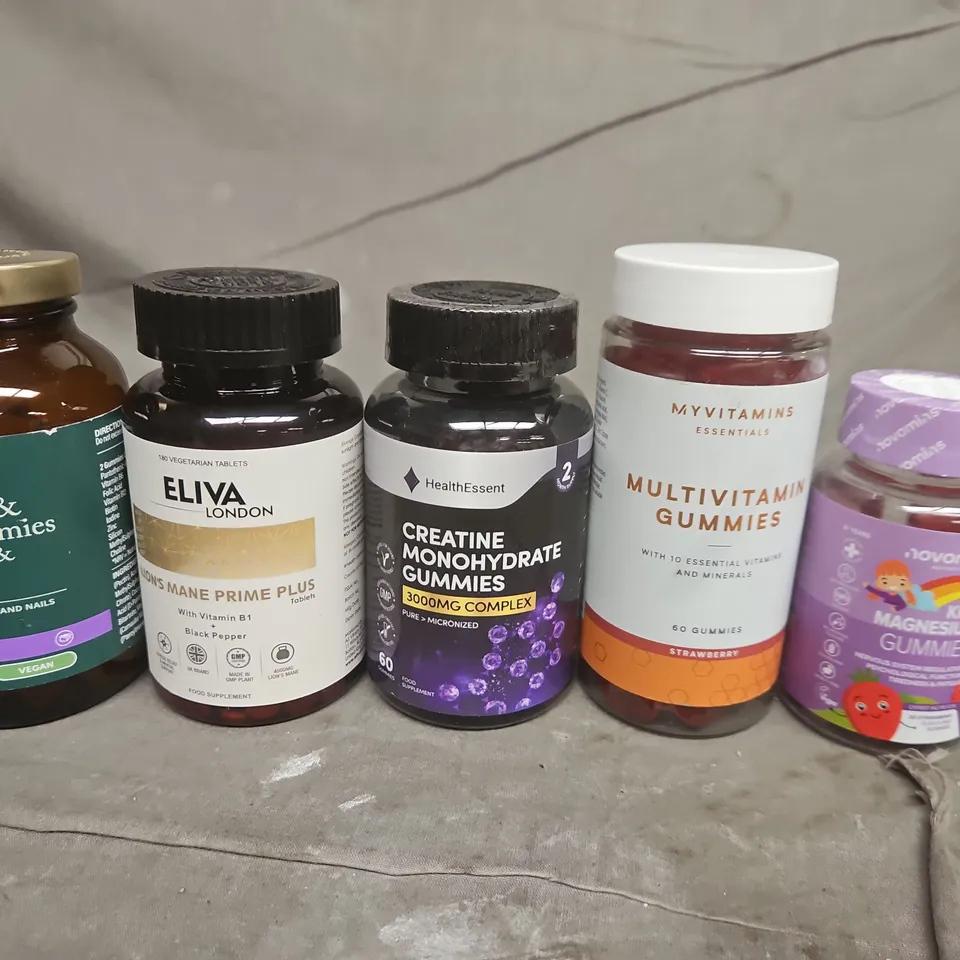 APPROXIMATELY 10 ASSORTED ITEMS TO INCLUDE GUMMIES , KIDS GUMMIES AND VEGETARIAN TABLETS 