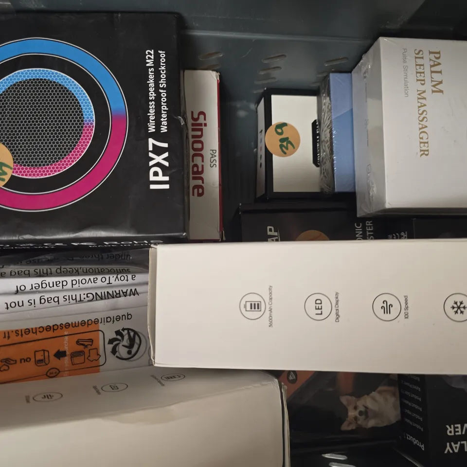 APPROXIMATELY 10 ASSORTED HOUSEHOLD ITEMS TO INCLUDE COOLING FAN, ETC