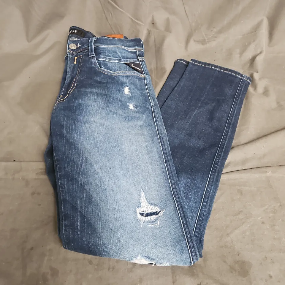 REPLAY HYPERFLEX ANBASS RIPPED JEANS IN BLUE WASH SIZE 27W
