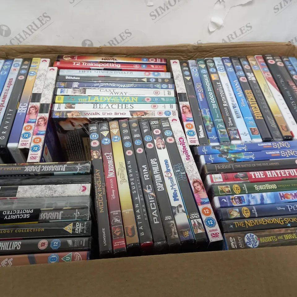 BOX OF APPROXIMATELY 58 DVD TO INCLUDE HUNGER GAMES, JURASSIC PARK, FAST & FURIOUS ETC