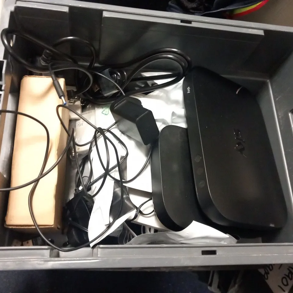 LARGE QUANTITY OF ASSORTED ELECTRICAL PRODUCTS TO INCLUDE;