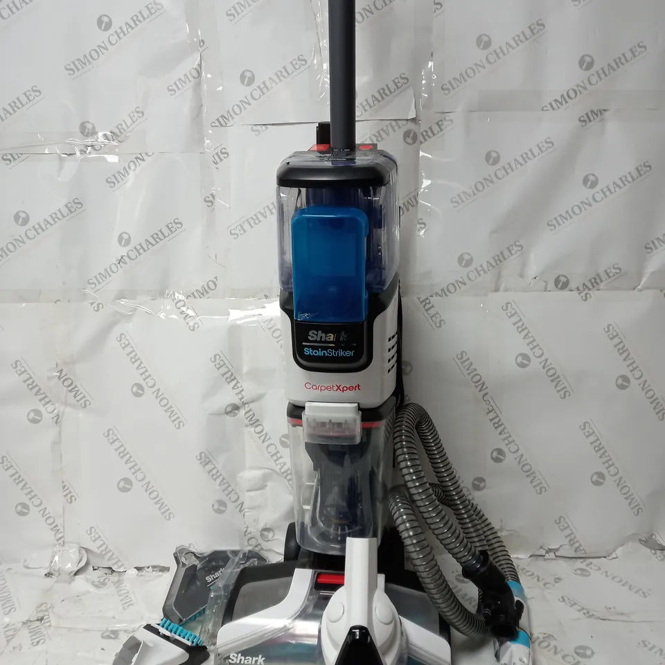 SHARK CARPET XPERT DEEP CARPET CLEANER & BUILT IN STAIN STRIKER EX200UK - COLLECTION ONLY