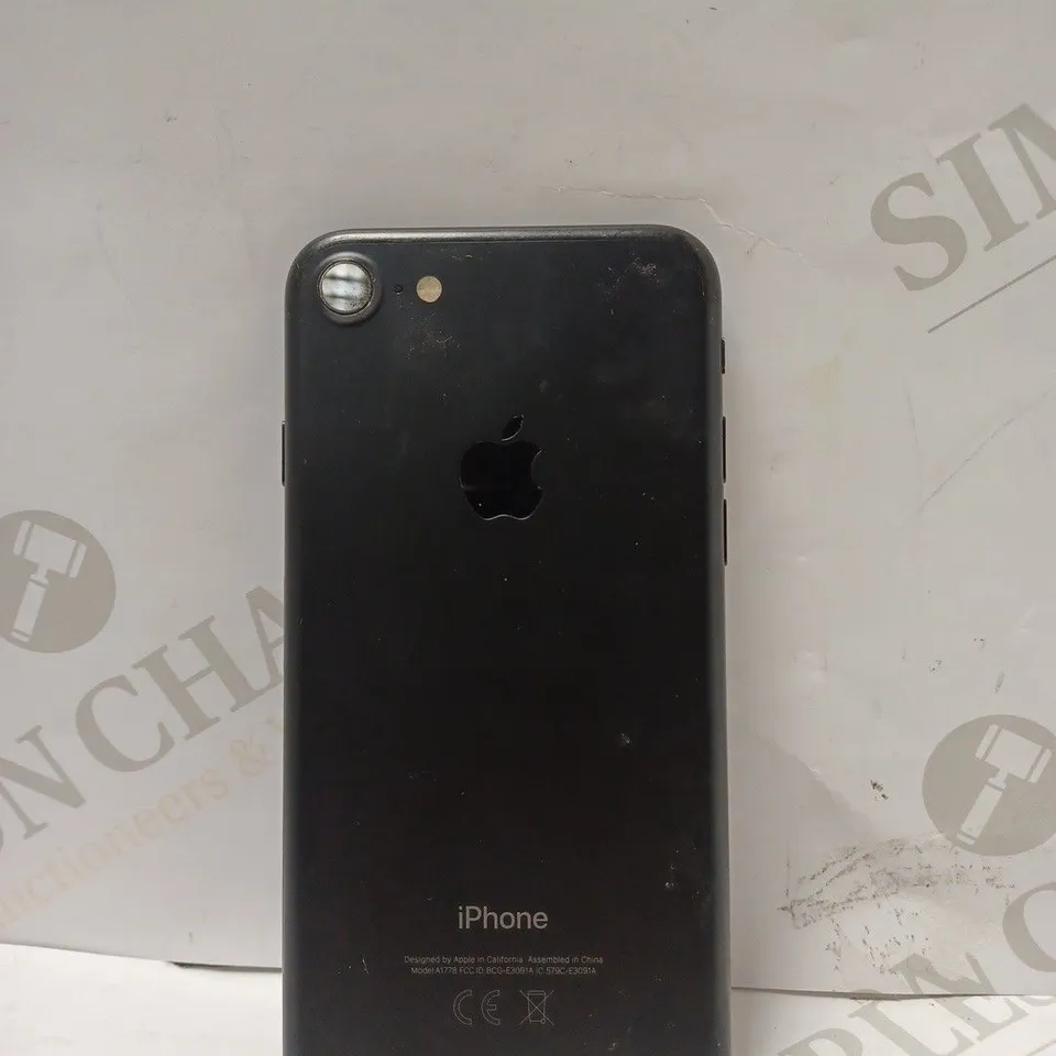 BOXED APPLE IPHONE 7 IN BLACK