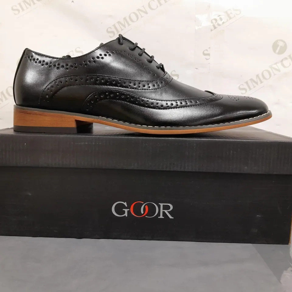 BOXED PAIR OF GOOR LACE UP SHOES IN BLACK SIZE 9