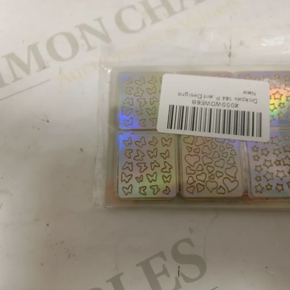 LOT OF APPROX 4 TO INCLUDE CLAIRES FAUX NAILS , CLAIRS FAUX CHRISTMAS NAILS , ETC