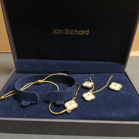 JON RICHARD GOLD-TONE JEWELLERY SET – BRACELET, EARRINGS & PENDANT (BOXED)