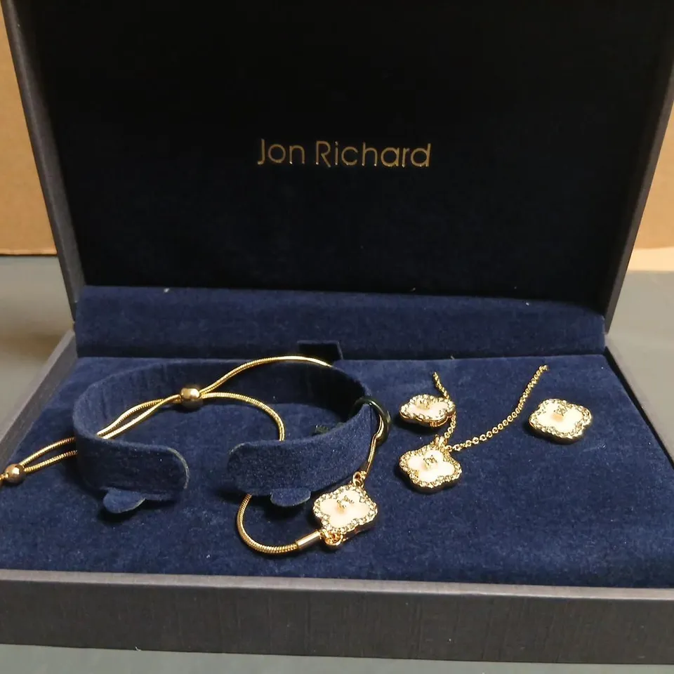 JON RICHARD GOLD-TONE JEWELLERY SET – BRACELET, EARRINGS & PENDANT (BOXED)