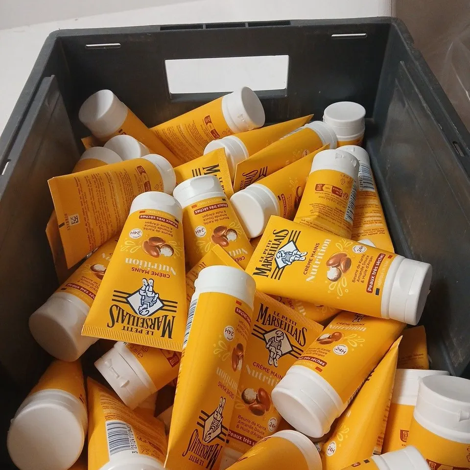 APPROXIMATELY 40 X LE PETIT MARSEILLAIS CRÈME MAINS NUTRITION HAND CREAM