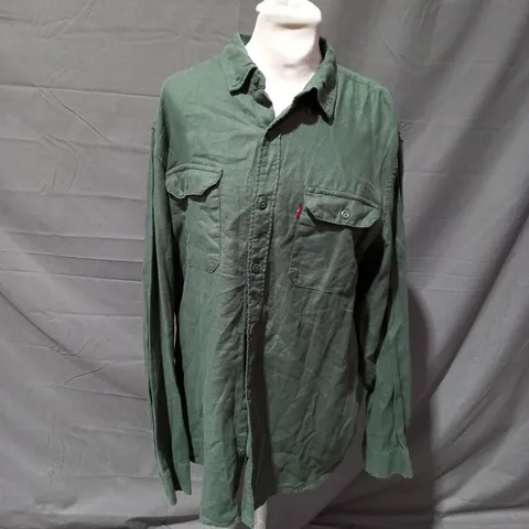 LEVIS SHIRT IN GREEN SIZE MEDIUM