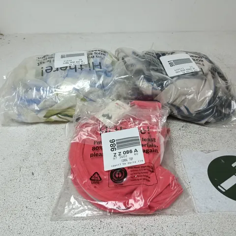 BOX OF APPROXIMATELY 20 ASSORTED CLOTHING ITEMS OF VARIOUS STYLES AND SIZES TO INCLUDE CORAL TOP, FLORAL PRINT MIDI DRESS, PALM PRINT MIDAXI DRESS ETC