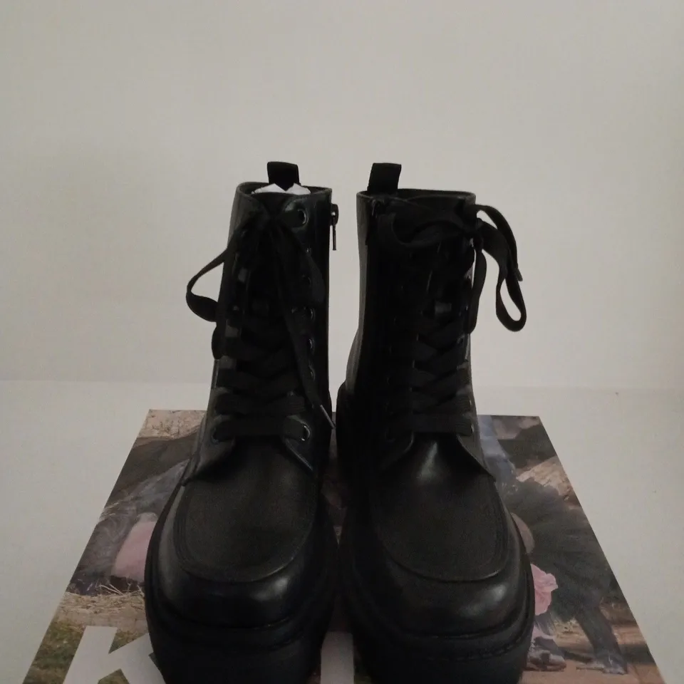 BOXED PAIR OF KOI MALAI LACE UP BOOTS – BLACK, UK SIZE 6
