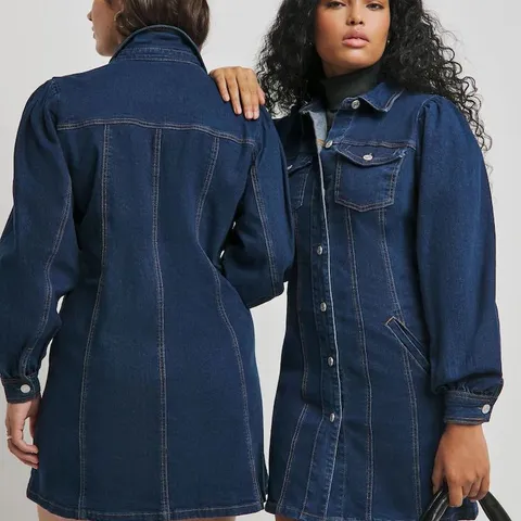 BOX CONTAINING APPROXIMATELY 9 BRAND NEW SIMPLY BE DENIM MINI DRESS IN INDIGO - SIZE 24
