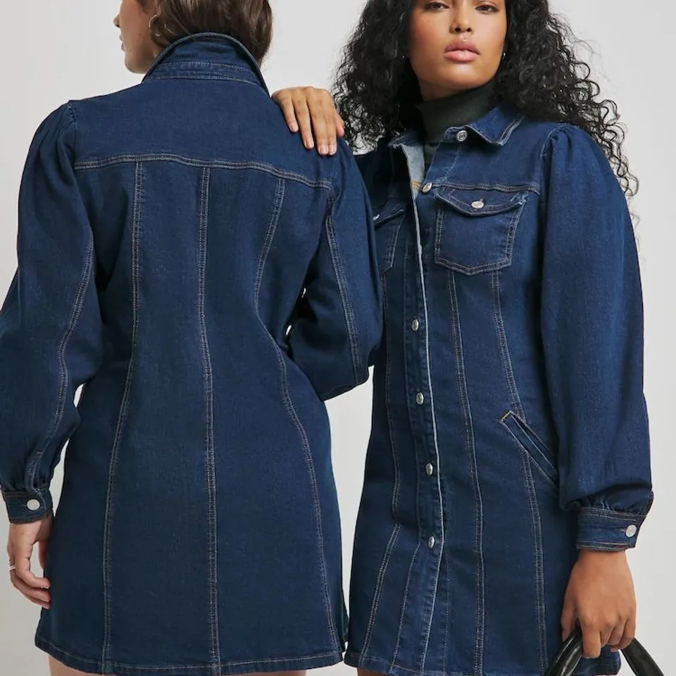 BOX CONTAINING APPROXIMATELY 9 BRAND NEW SIMPLY BE DENIM MINI DRESS IN INDIGO - SIZE 24