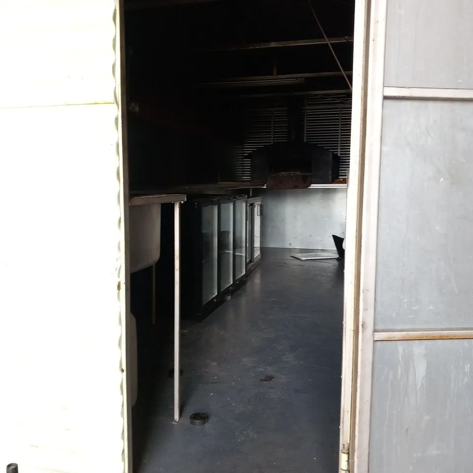 TOWABLE MOBILE FOOD TRAILER WITH SERVING HATCH, PIZZA OVEN, 2 BOTTLE FRIDGES, HANDWASH STATION AND DOUGH ROLLER
