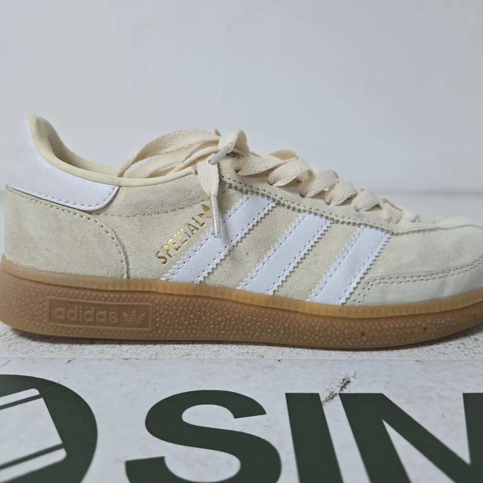 ADIDAS GAZELLE TRAINERS – SIZE 4.5