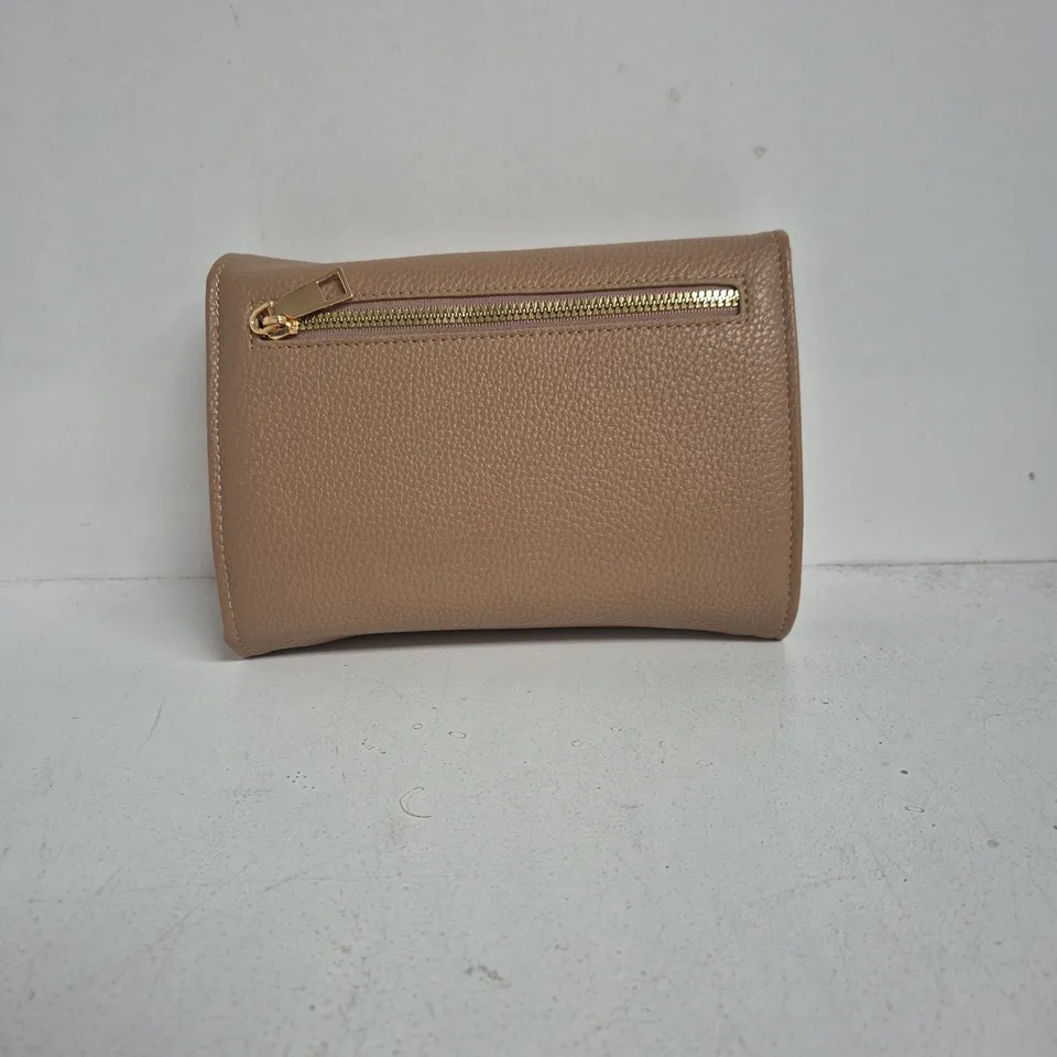 BEIGE TEXTURED LEATHER WALLET / SMALL CLUTCH WITH ZIP BACK