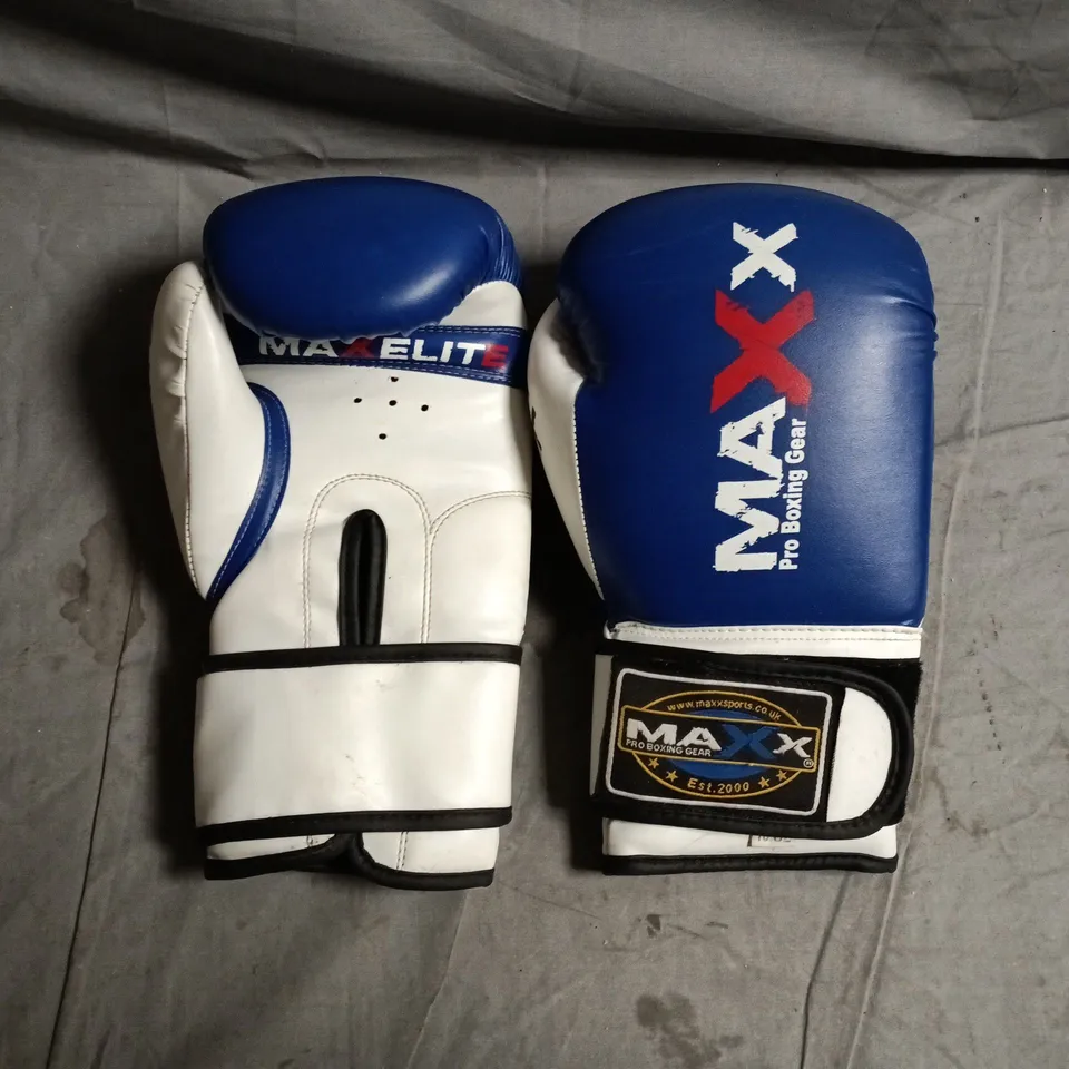 MAXX GEL XLITE BOXING GLOVES IN WHITE/BLUE - 16OZ