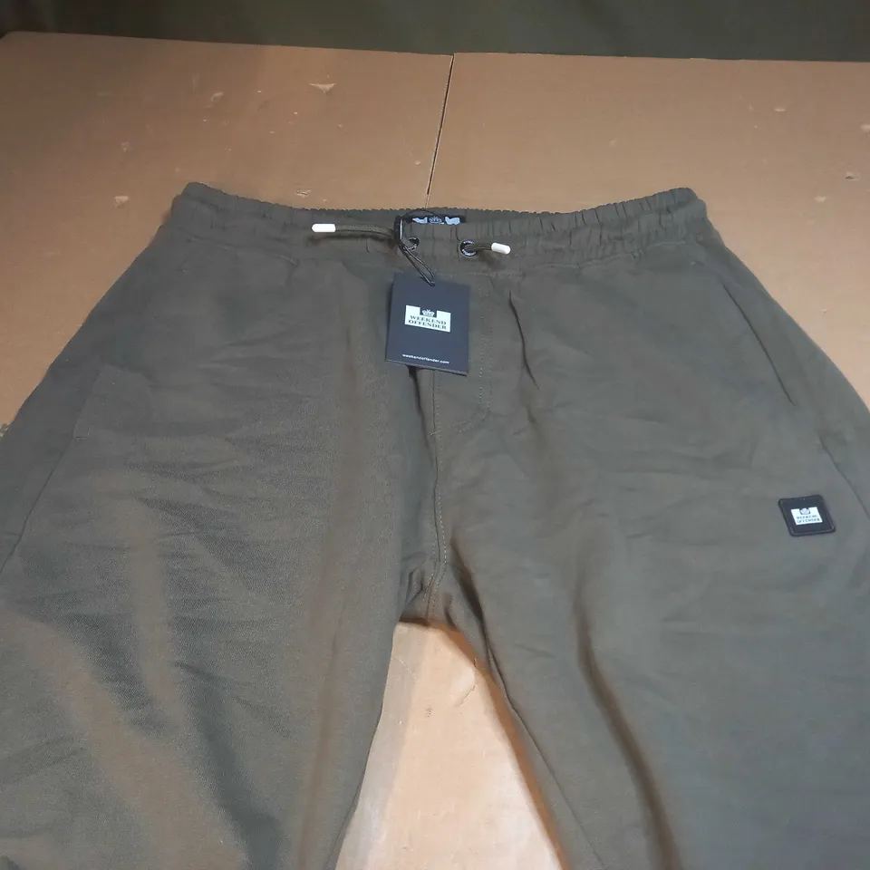 WEEKEND OFFENDER KHAKI SHORTS SIZE L