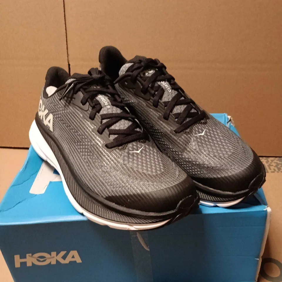 BOXED PAIR OF HOKA CLIFTON 9 YOUTH TRAINERS - 5