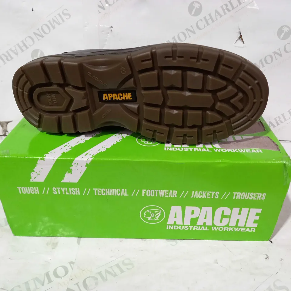 BOXED PAIR OF APACHE INDUSTRIAL WORKWEAR BOOTS IN BLACK UK SIZE 6