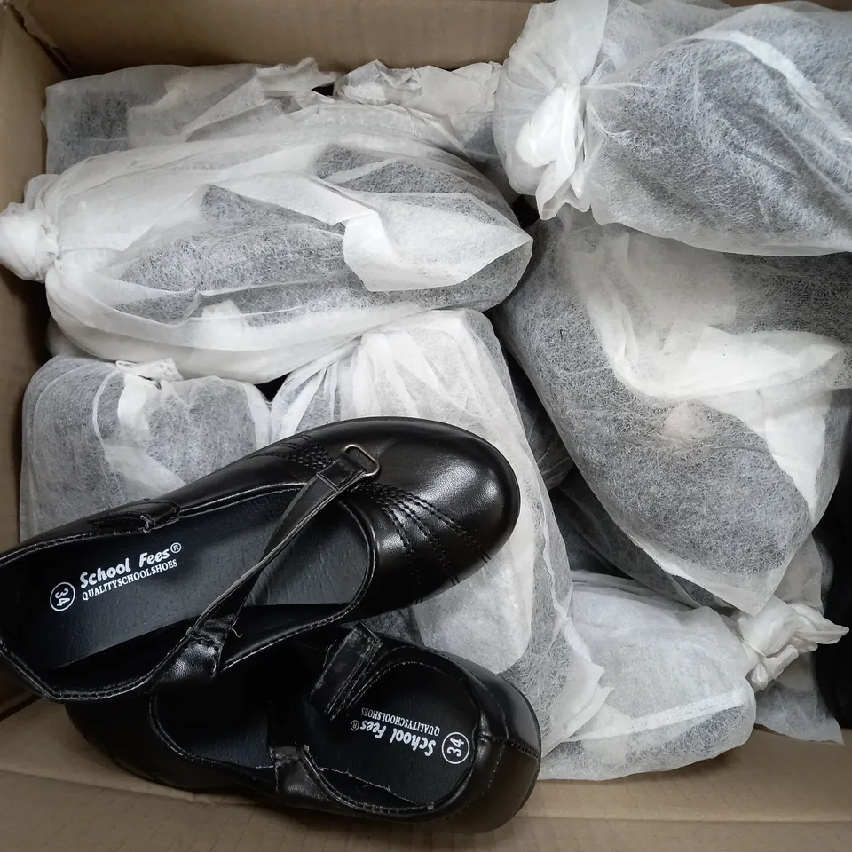 approximately 25 kids black school shoes to include sizes 31, 34 