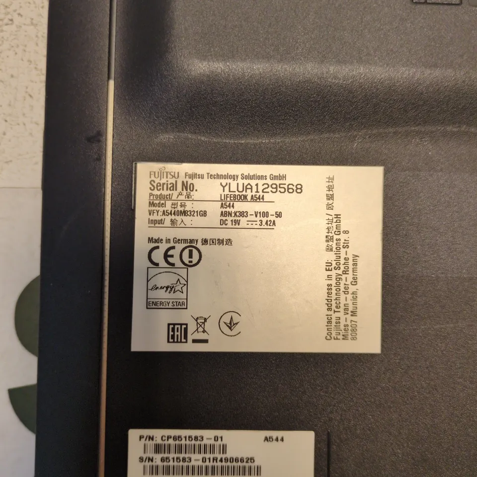 FUJITSU LIFEBOOK A544 LAPTOP – BLACK, UNTESTED, FAULTY (MISSING KEYCAPS)